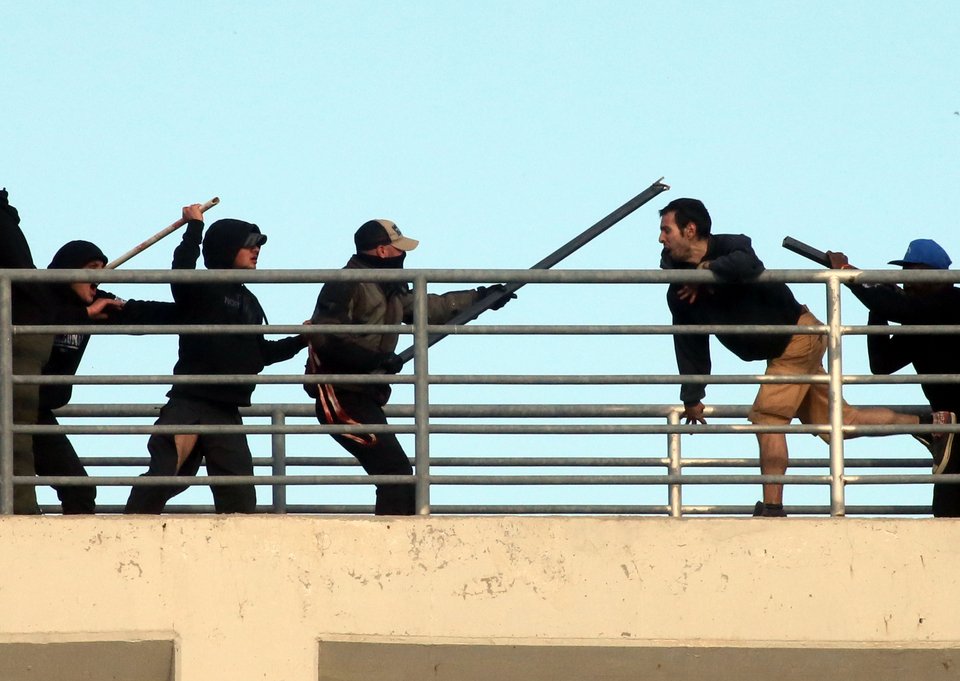 Τελικός Κυπέλλου: Εκτεταμένα επεισόδια στο Πανθεσσαλικό πριν την έναρξη [εικόνες & βίντεο] | iefimerida.gr 4