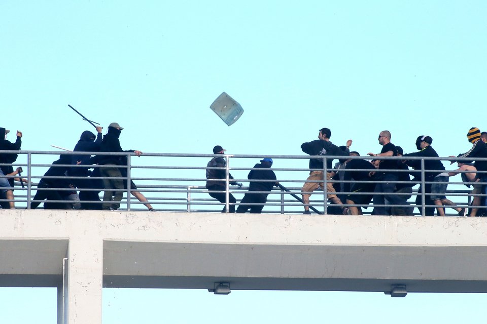 Τελικός Κυπέλλου: Εκτεταμένα επεισόδια στο Πανθεσσαλικό πριν την έναρξη [εικόνες & βίντεο] | iefimerida.gr 5