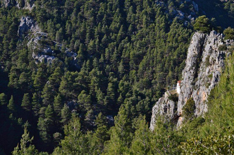 Ενας καταρράκτης, μια άγνωστη λίμνη και μια εκκλησία αλά... Αγιο Ορος μισή ώρα από την Ομόνοια -Οι απρόσμενες εκπλήξεις της Αττικής! [εικόνες] | iefimerida.gr 21