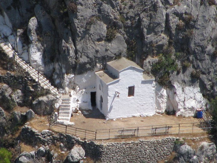 Ενας καταρράκτης, μια άγνωστη λίμνη και μια εκκλησία αλά... Αγιο Ορος μισή ώρα από την Ομόνοια -Οι απρόσμενες εκπλήξεις της Αττικής! [εικόνες] | iefimerida.gr 20