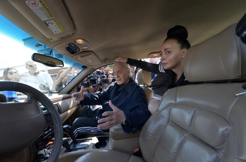 Καταβεβλημένος ο Ακης Τσοχατζόπουλος: Είναι σημαντική μέρα για μένα, έληξε ο εγκλεισμός και ο βασανισμός μου [εικόνες & βίντεο] | iefimerida.gr 7