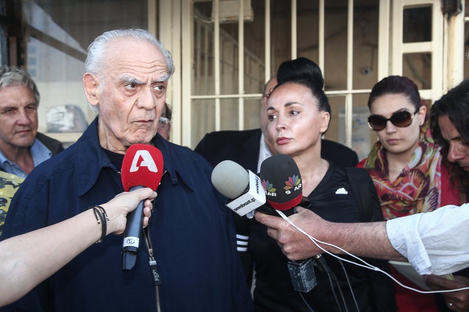 Καταβεβλημένος ο Ακης Τσοχατζόπουλος: Είναι σημαντική μέρα για μένα, έληξε ο εγκλεισμός και ο βασανισμός μου [εικόνες & βίντεο] | iefimerida.gr 10