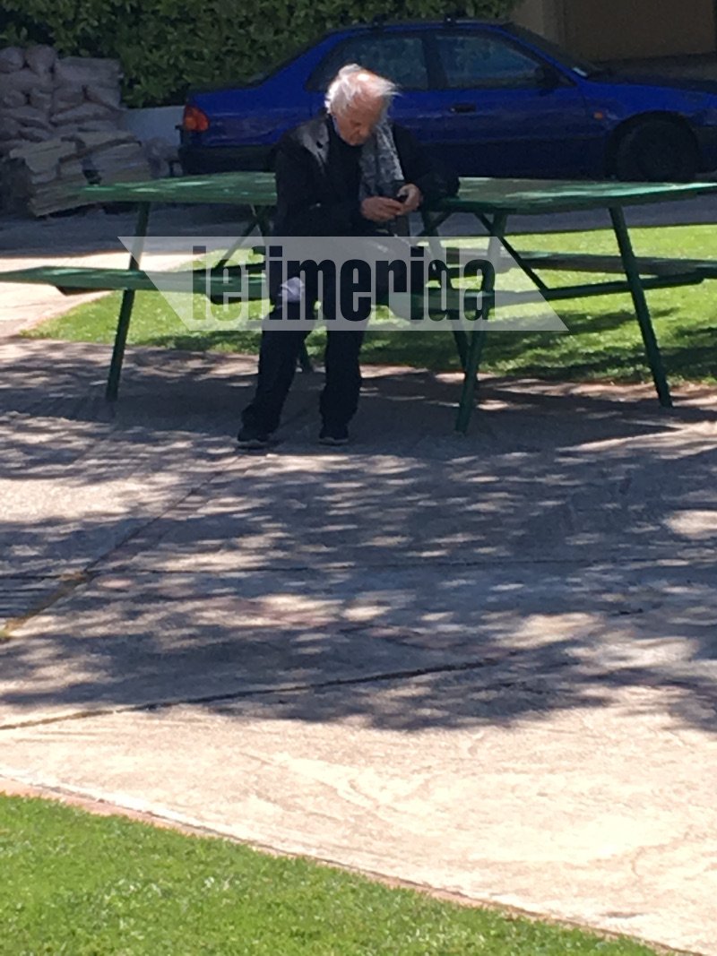 Αγνώριστος ο Ακης Τσοχατζόπουλος, στο σχολείο του γιου του [εικόνα] | iefimerida.gr 0