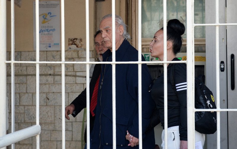 Καταβεβλημένος ο Ακης Τσοχατζόπουλος: Είναι σημαντική μέρα για μένα, έληξε ο εγκλεισμός και ο βασανισμός μου [εικόνες & βίντεο] | iefimerida.gr 1