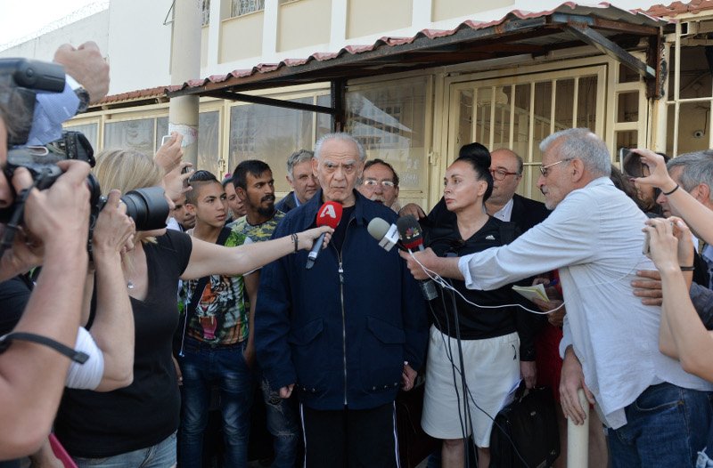 Καταβεβλημένος ο Ακης Τσοχατζόπουλος: Είναι σημαντική μέρα για μένα, έληξε ο εγκλεισμός και ο βασανισμός μου [εικόνες & βίντεο] | iefimerida.gr 2