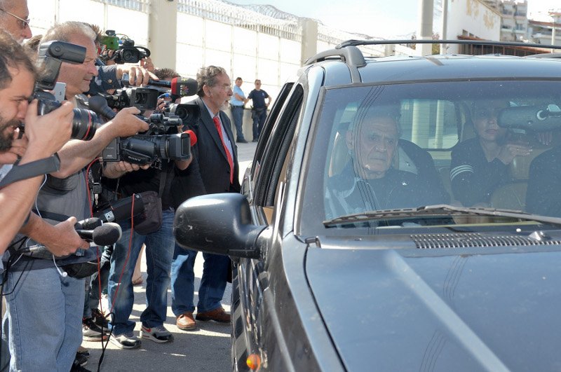 Καταβεβλημένος ο Ακης Τσοχατζόπουλος: Είναι σημαντική μέρα για μένα, έληξε ο εγκλεισμός και ο βασανισμός μου [εικόνες & βίντεο] | iefimerida.gr 4