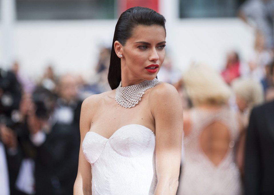 Κάννες: Οσο μεγαλύτερα και ακριβότερα τα κοσμήματα στην Κρουαζέτ τόσο το καλύτερο [εικόνες]   | iefimerida.gr 3