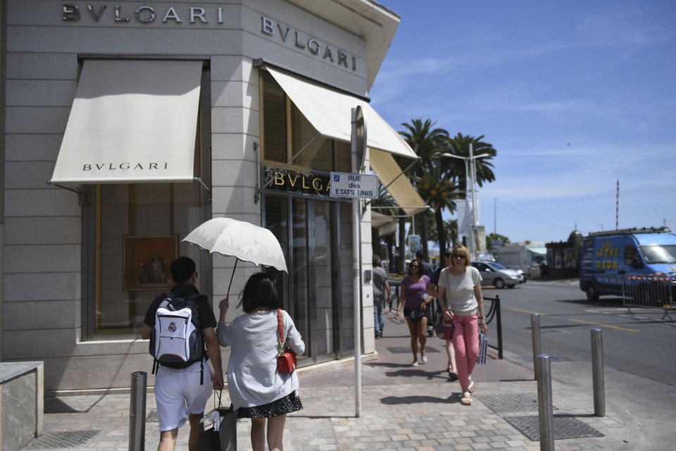 Κάννες: Οσο μεγαλύτερα και ακριβότερα τα κοσμήματα στην Κρουαζέτ τόσο το καλύτερο [εικόνες]   | iefimerida.gr 6