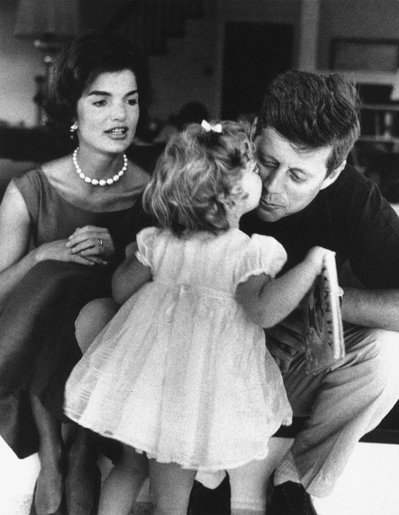 «Τζάκι Κένεντι, ψυχρή και υπολογίστρια» -Μια νέα βιογραφία αποκαλύπτει [εικόνες & βίντεο] | iefimerida.gr 3