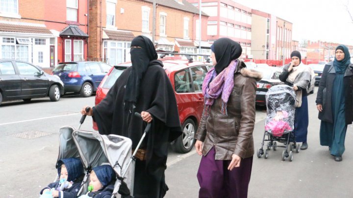 Μπέρμιγχαμ -Η πόλη της Αγγλίας που κατοικείται κυρίως από μουσουλμάνους, εφαρμόζεται η σαρία [εικόνες] | iefimerida.gr 2