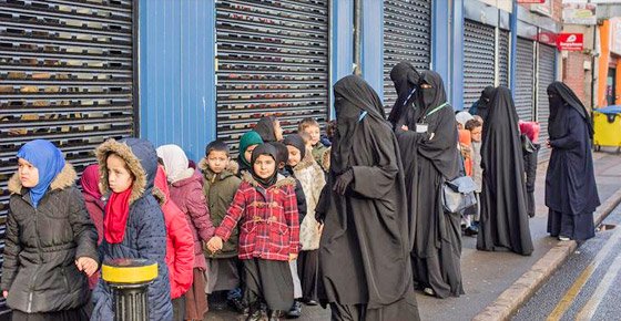 Μπέρμιγχαμ -Η πόλη της Αγγλίας που κατοικείται κυρίως από μουσουλμάνους, εφαρμόζεται η σαρία [εικόνες] | iefimerida.gr 8