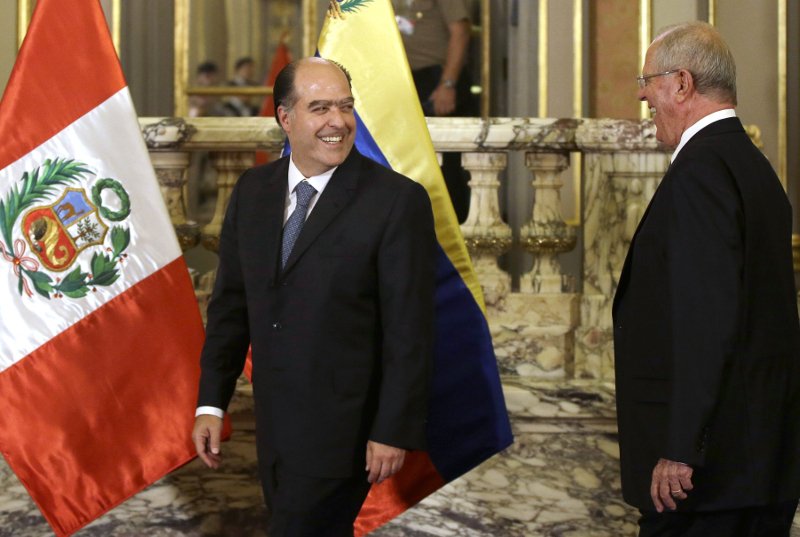 Βενεζουέλα: Αστυνομικοί χτυπούν εξ επαφής με καπνογόνο διαδηλωτή, που σωριάζεται νεκρός! [βίντεο]  | iefimerida.gr 5