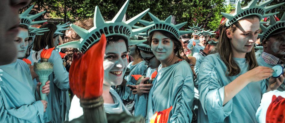 Πώς είδαν οι Βέλγοι τον Τραμπ -Τους είχε αποκαλέσει «ποντικότρυπα» [εικόνες] | iefimerida.gr 5