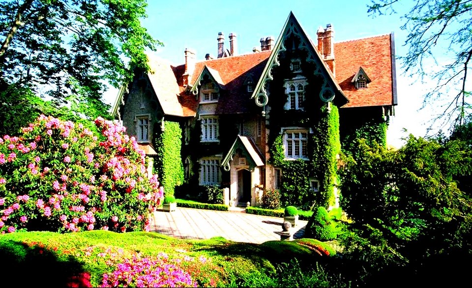 Πιερ Μπερζέ, ο μεγάλος έρωτας του Υβ Σεν Λοράν παντρεύτηκε στα 86 του [εικόνες] | iefimerida.gr 18