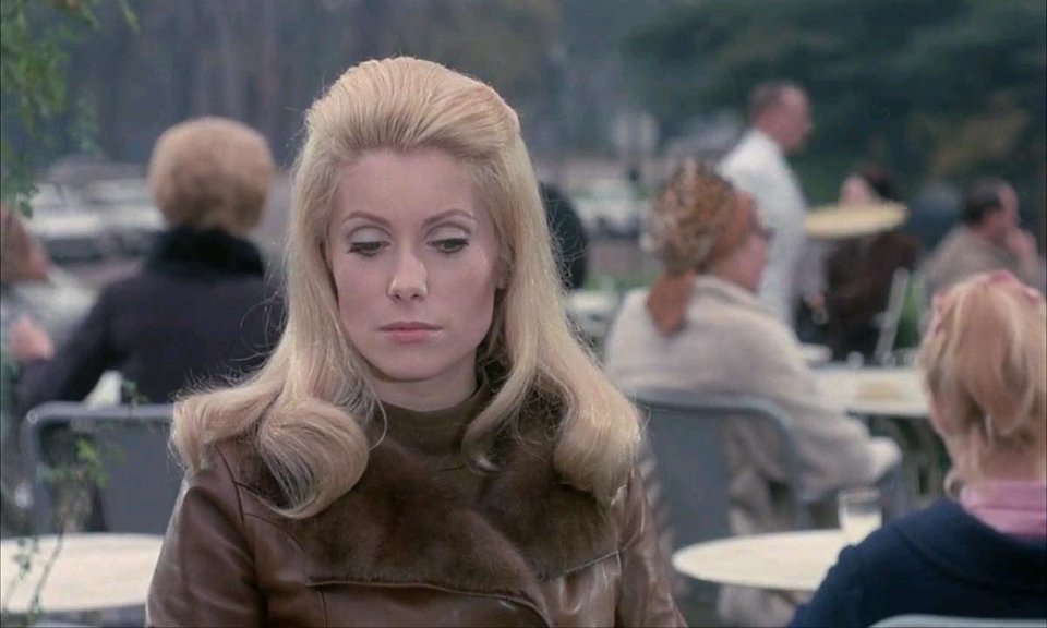 Πώς μια ταινία με την Κατρίν Ντενέβ έχτισε τον μύθο της Παριζιάνας [εικόνες] | iefimerida.gr 4