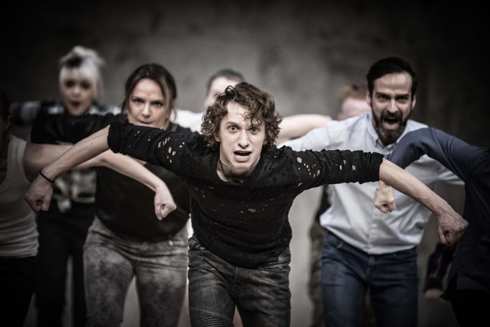 Οι 8 διεθνείς θεατρικές παραγωγές του Φεστιβάλ Αθηνών: Καστελούτσι, Ουίλσον, Μπαρίσνικοφ [πρόγραμμα]  | iefimerida.gr 1