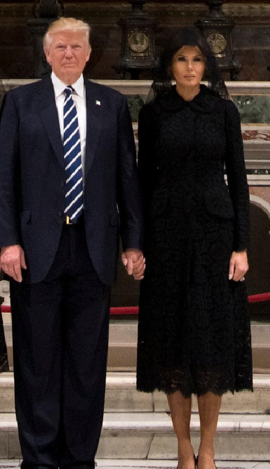 Αντεπίθεση από τους Τραμπ -Χεράκι χεράκι στην Καπέλα Σιξτίνα [εικόνες] | iefimerida.gr 2