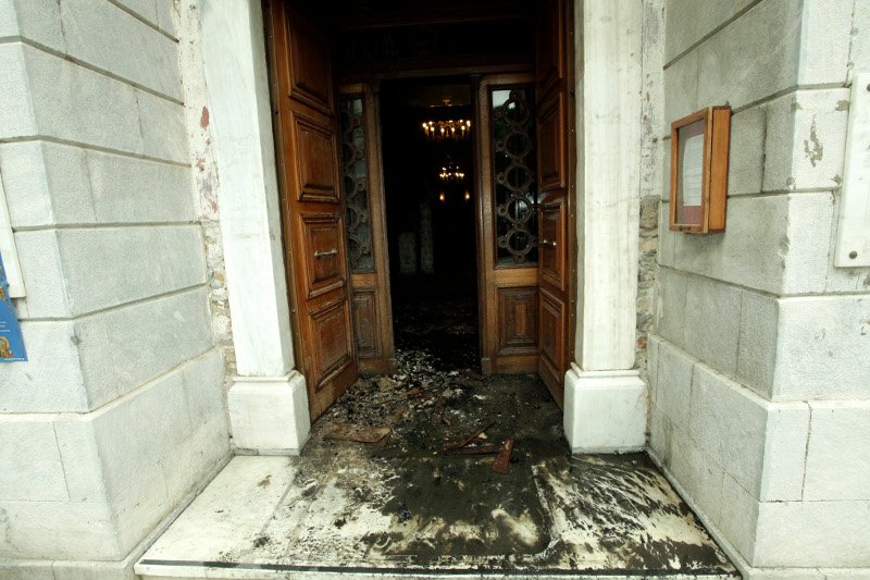 Πυρκαγιά ξέσπασε στον ιστορικό ναό του Αγίου Δημητρίου στου Ψυρρή [εικόνες] | iefimerida.gr 1