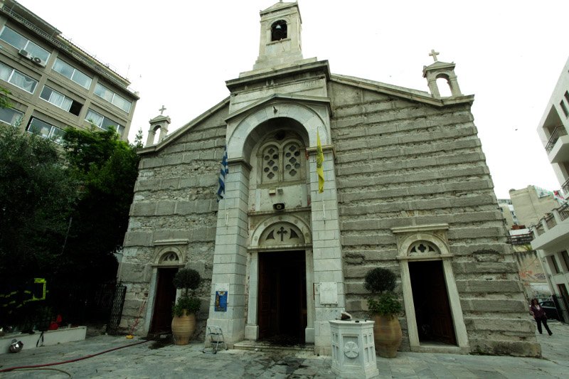 Πυρκαγιά ξέσπασε στον ιστορικό ναό του Αγίου Δημητρίου στου Ψυρρή [εικόνες] | iefimerida.gr 0