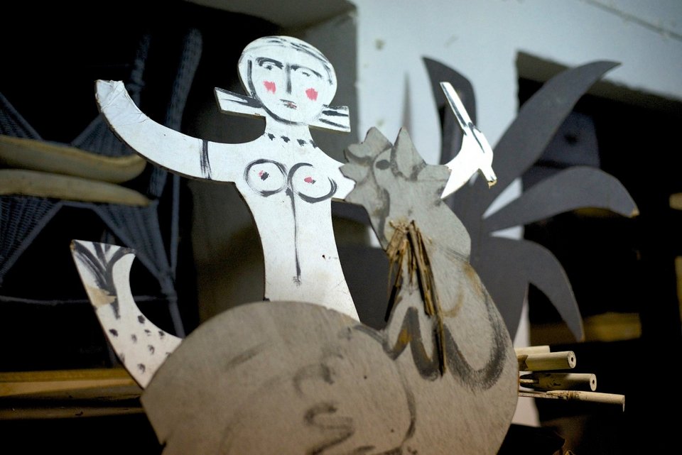 Κοστούμια, προγράμματα, μακέτες, σκηνικά από ιστορικές παραστάσεις του Κουν σε μία έκθεση [εικόνες]  | iefimerida.gr 2