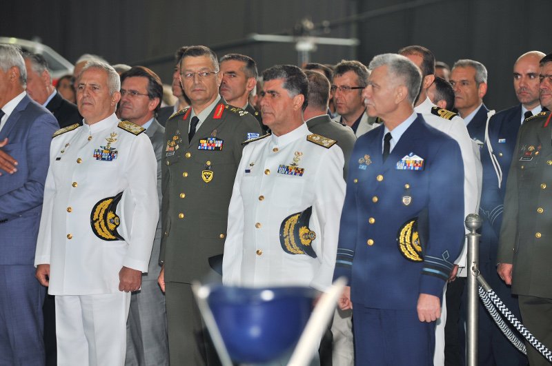 Ρίγος: Η Ελλάδα παρέλαβε τα  λείψανα των ηρώων που έπεσαν στην εισβολή του ‘74 [εικόνες] | iefimerida.gr 3