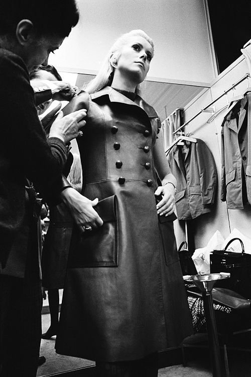 Πώς μια ταινία με την Κατρίν Ντενέβ έχτισε τον μύθο της Παριζιάνας [εικόνες] | iefimerida.gr 2