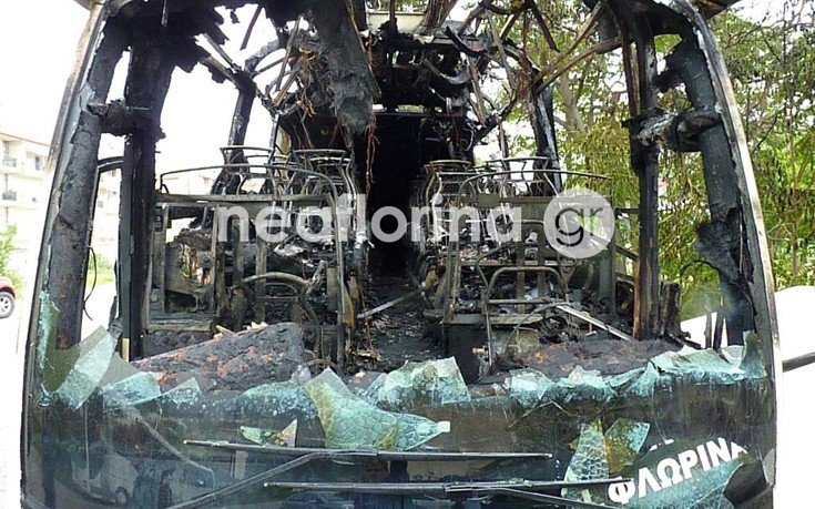 Λεωφορείο του ΚΤΕΛ Φλώρινας τυλίχθηκε στις φλόγες [εικόνες] | iefimerida.gr 1