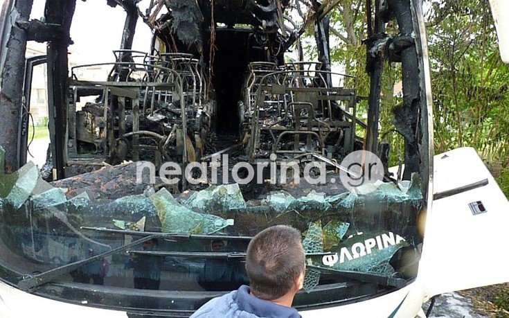 Λεωφορείο του ΚΤΕΛ Φλώρινας τυλίχθηκε στις φλόγες [εικόνες] | iefimerida.gr 3