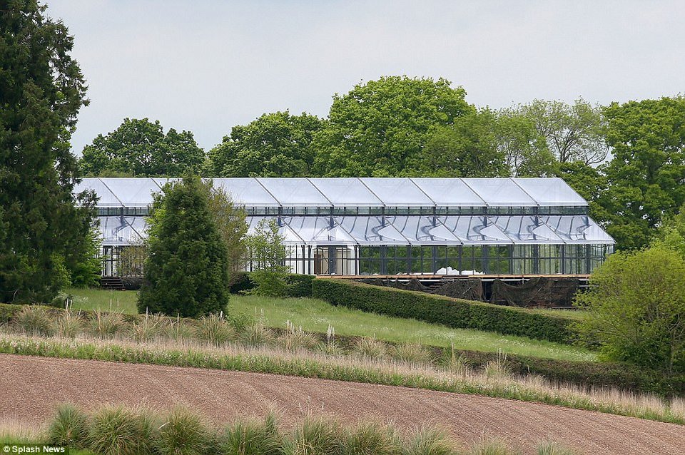 Το γυάλινο παλάτι της Πίπα -Σ' αυτό το κουβούκλιο από γυαλί θα κάνει τον γάμο της [εικόνες] | iefimerida.gr 1