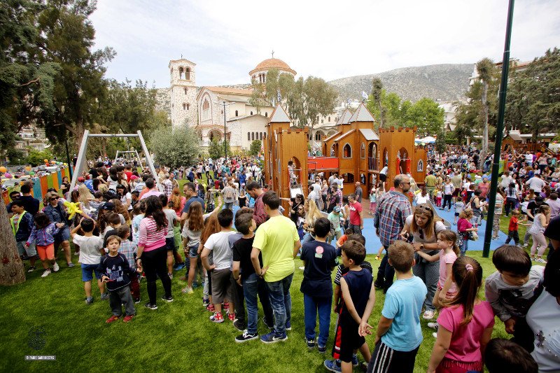 Μεταμορφώνεται η Ανω Γλυφάδα -Η πλατεία Καραϊσκάκη έγινε ένας σύγχρονος παιδότοπος [εικόνες] | iefimerida.gr 1