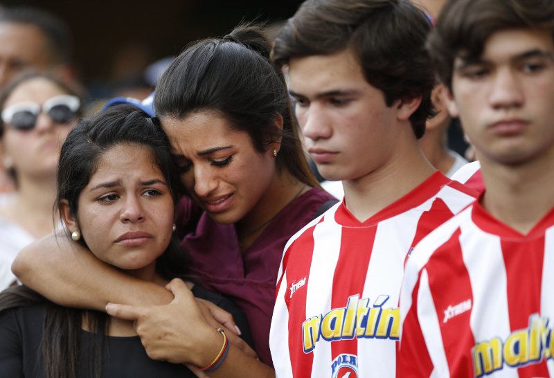 Βενεζουέλα: Αστυνομικοί χτυπούν εξ επαφής με καπνογόνο διαδηλωτή, που σωριάζεται νεκρός! [βίντεο]  | iefimerida.gr 3