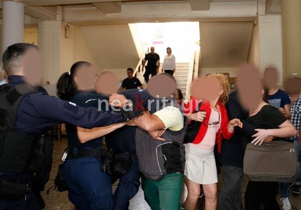 Σοκάρει η 13χρονη που τη βίαζε ο πατέρας της -Πήγε στην ΕΛ.ΑΣ. γιατί φοβήθηκε μη μείνει έγκυος [εικόνες]  | iefimerida.gr 1