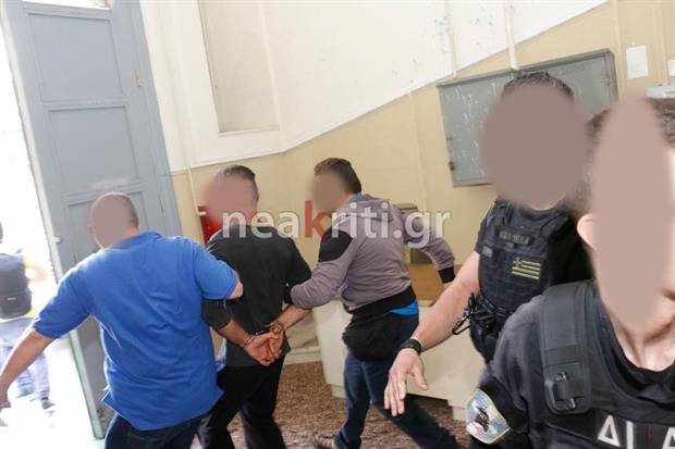 Σοκάρει η 13χρονη που τη βίαζε ο πατέρας της -Πήγε στην ΕΛ.ΑΣ. γιατί φοβήθηκε μη μείνει έγκυος [εικόνες]  | iefimerida.gr 2