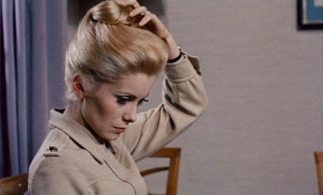 Πώς μια ταινία με την Κατρίν Ντενέβ έχτισε τον μύθο της Παριζιάνας [εικόνες] | iefimerida.gr 19