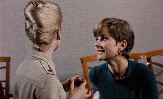 Πώς μια ταινία με την Κατρίν Ντενέβ έχτισε τον μύθο της Παριζιάνας [εικόνες] | iefimerida.gr 21