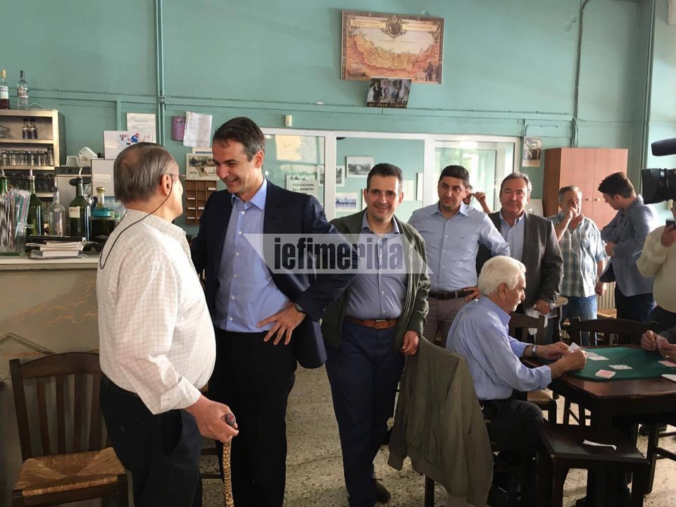 Ο Μητσοτάκης σε καφενείο με συνταξιούχους στην Καλλιθέα: «Θέλω τα παιδιά σας να βρουν δουλειά» [εικόνες] | iefimerida.gr 3