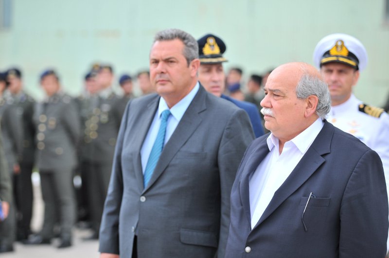 Ρίγος: Η Ελλάδα παρέλαβε τα  λείψανα των ηρώων που έπεσαν στην εισβολή του ‘74 [εικόνες] | iefimerida.gr 2