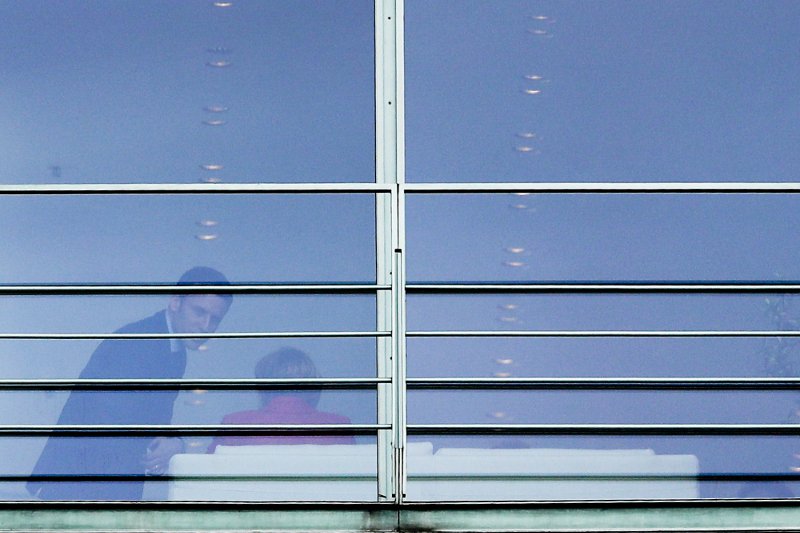 Χαμηλές προσδοκίες από το ταξίδι Μακρόν στο Βερολίνο | iefimerida.gr 0