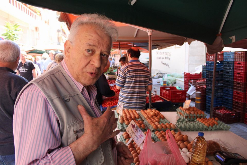 «Χύμα», κατεψυγμένα και φτερούγες αντί για κοτόπουλο αγοράζουν οι καταναλωτές, λόγω κρίσης [εικόνες] | iefimerida.gr 1