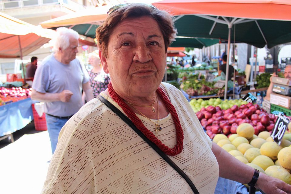 «Χύμα», κατεψυγμένα και φτερούγες αντί για κοτόπουλο αγοράζουν οι καταναλωτές, λόγω κρίσης [εικόνες] | iefimerida.gr 2