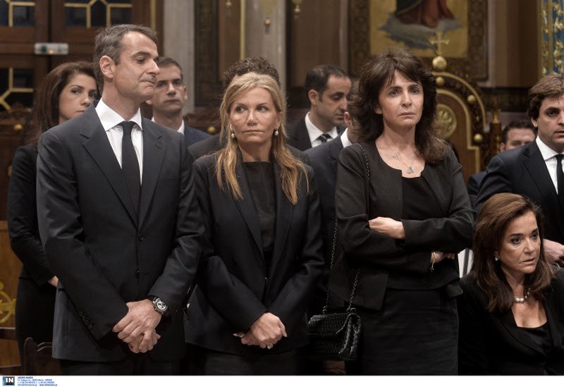 Κυριάκος Μητσοτάκης και Μαρέβα, μαζί με τον γιο τους, αποχαιρετούν τον επίτιμο της ΝΔ [εικόνες] | iefimerida.gr 14