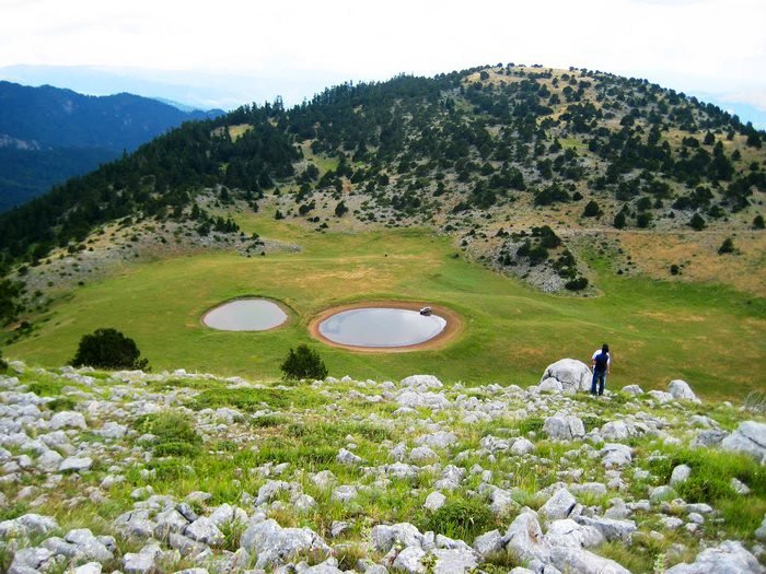 Εκπληκτικό! Οι δίδυμες λίμνες στον Αλμυρό Βόλου που προήλθαν από... πτώση μετεωρίτη! [εικόνες & βίντεο] | iefimerida.gr 0