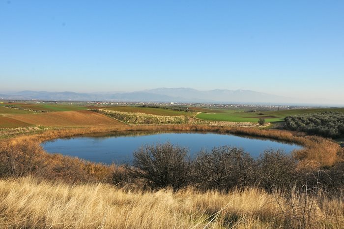 Εκπληκτικό! Οι δίδυμες λίμνες στον Αλμυρό Βόλου που προήλθαν από... πτώση μετεωρίτη! [εικόνες & βίντεο] | iefimerida.gr 2
