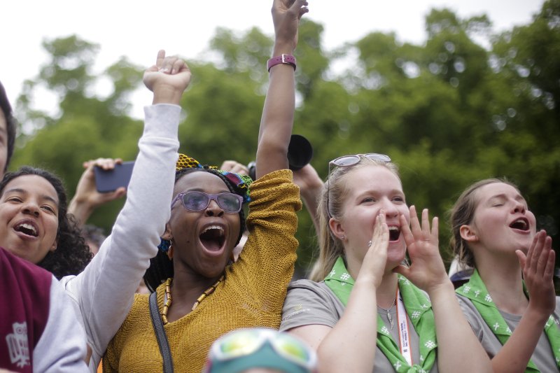 Αποθέωσαν τον Ομπάμα στο Βερολίνο -Συναντήθηκε με τη Μέρκελ, μίλησε δημοσίως [εικόνες & βίντεο] | iefimerida.gr 1