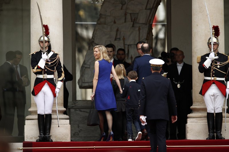 Ο Μακρόν είναι και επίσημα πρόεδρος της Γαλλίας -Η αλλαγή «φρουράς» στο μέγαρο των Ηλυσίων [εικόνες & βίντεο] | iefimerida.gr 3