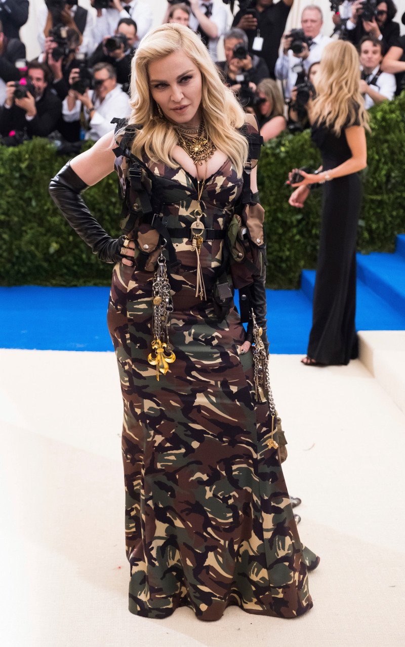 Met Gala: Η Μαντόνα σόκαρε με σιδεράκια από διαμάντια [εικόνες] | iefimerida.gr 3