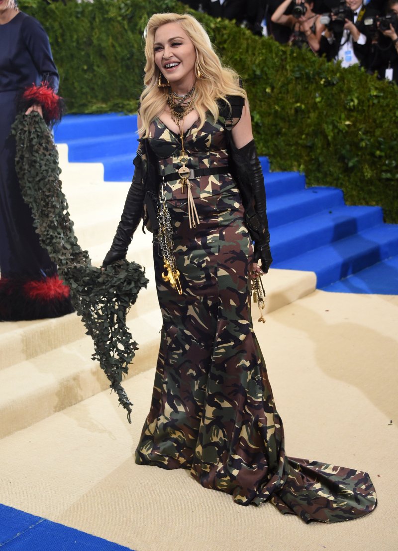 Met Gala: Η Μαντόνα σόκαρε με σιδεράκια από διαμάντια [εικόνες] | iefimerida.gr 7