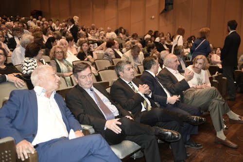 Κοσμοσυρροή στο νέο βιβλίο της Μιλένας Αποστολάκη -Το παρουσίασε η Φώφη Γεννηματά [εικόνες] | iefimerida.gr 8