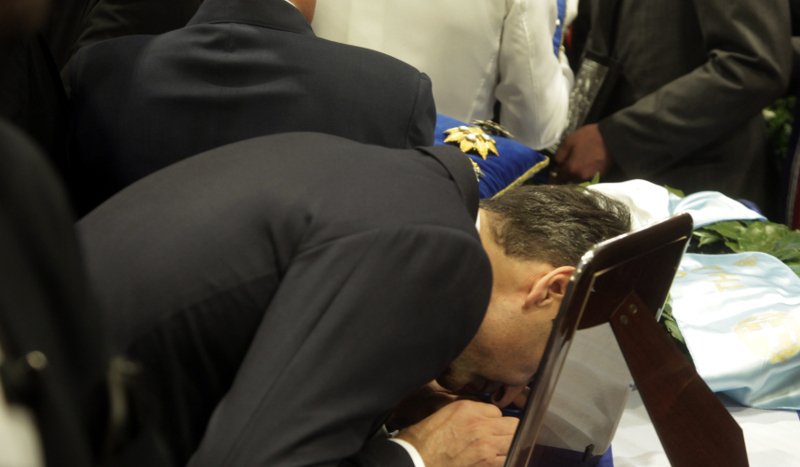 Βούρκωσε ο Κυριάκος Μητσοτάκης στον επικήδειο του πατέρα του -«Το παράδειγμά σου οδηγός για όλους μας» [εικόνες] | iefimerida.gr 0