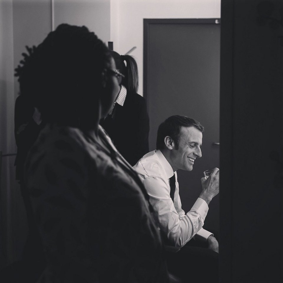 Η όμορφη φωτογράφος του Εμανουέλ Μακρόν -Την συγκρίνουν με τον Pete Souza του Ομπάμα [εικόνες] | iefimerida.gr 9